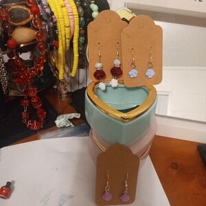 Par de aretes rojo y blanco